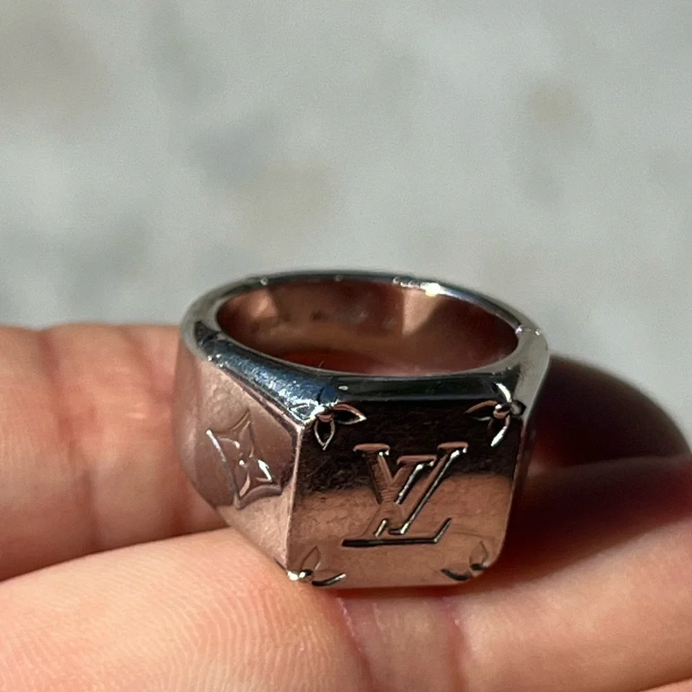 Louis Vuitton Monogram Signed Silver Tone Ring M62487 Ring Men’s M Sz 9 QUALITY - Picture 7 of 15
